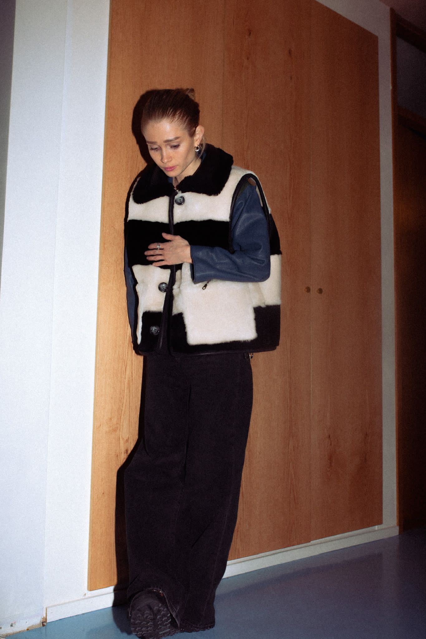 IRIS リバーシブルベスト ブラック＆アイボリー